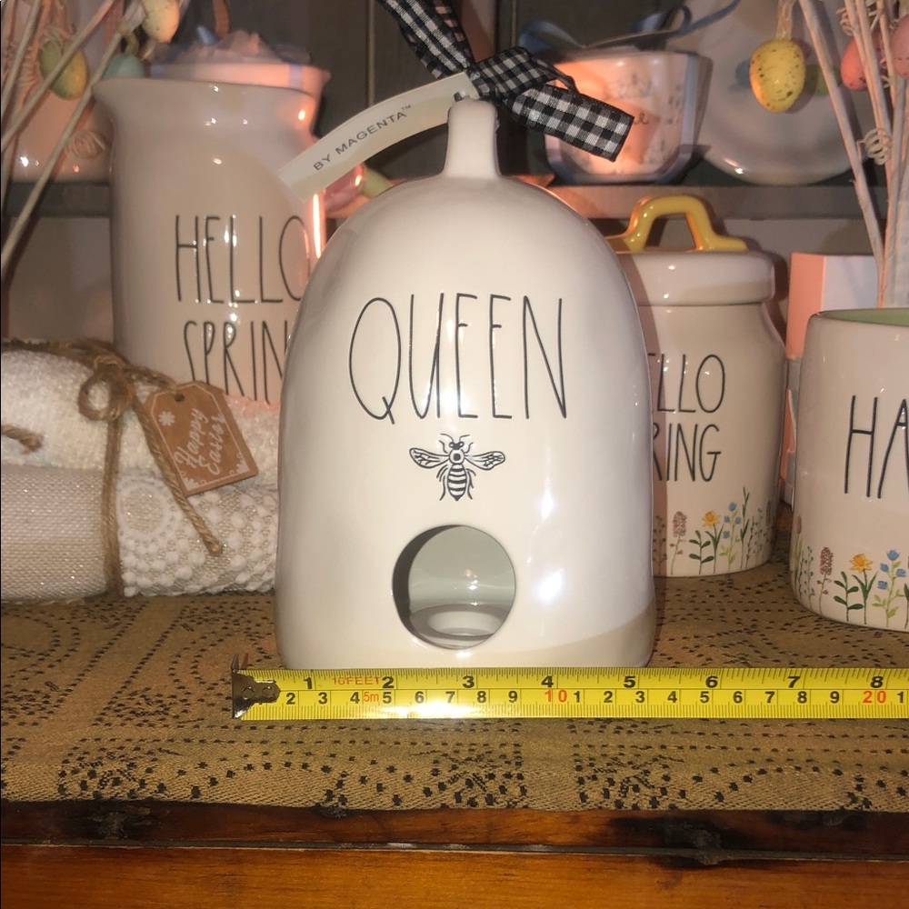 Rae Dunn QUEEN 🐝 Domed Birdhouse - Picture 8 of 8